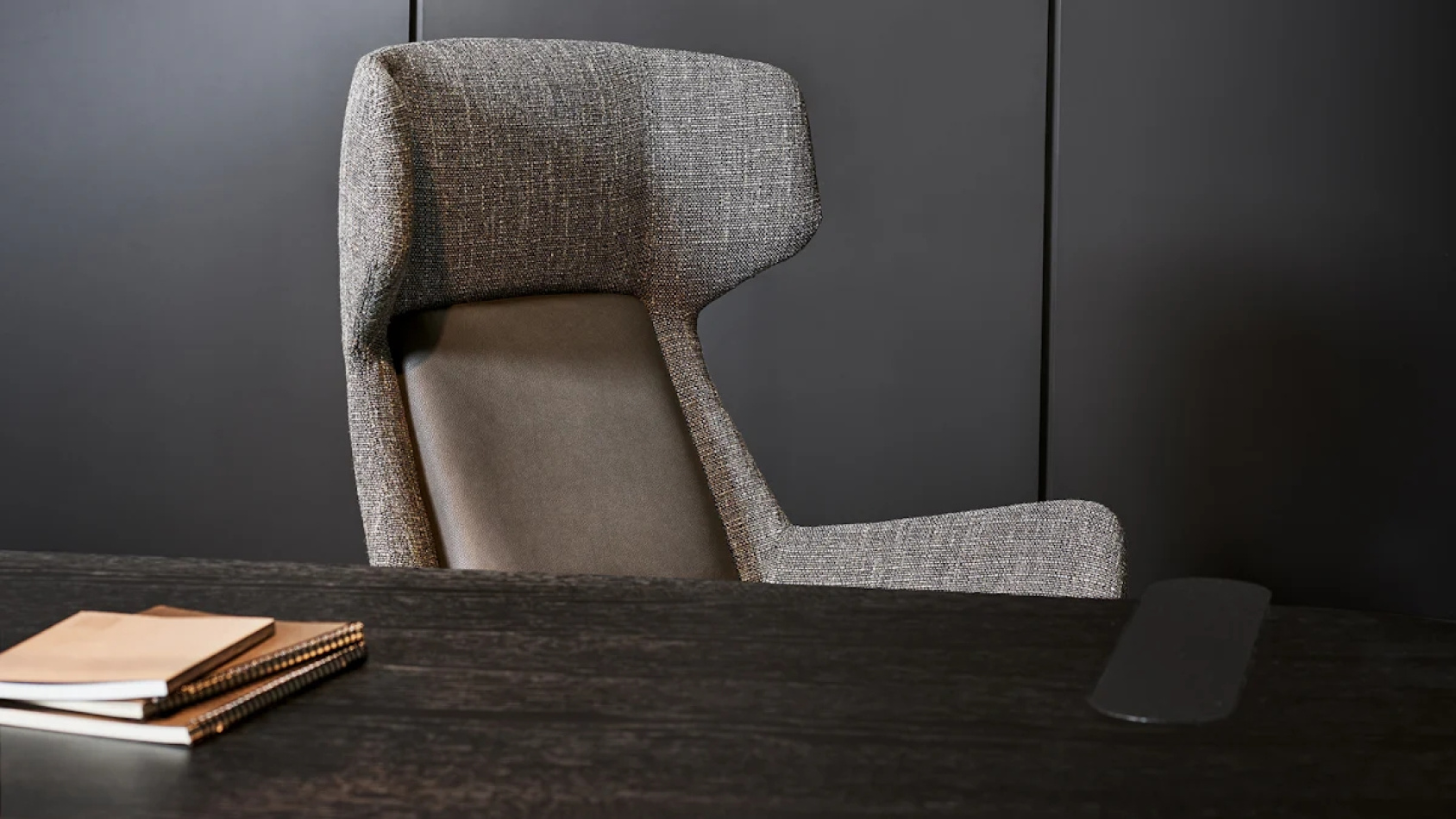 Bonaldo executive newton low main slider 01