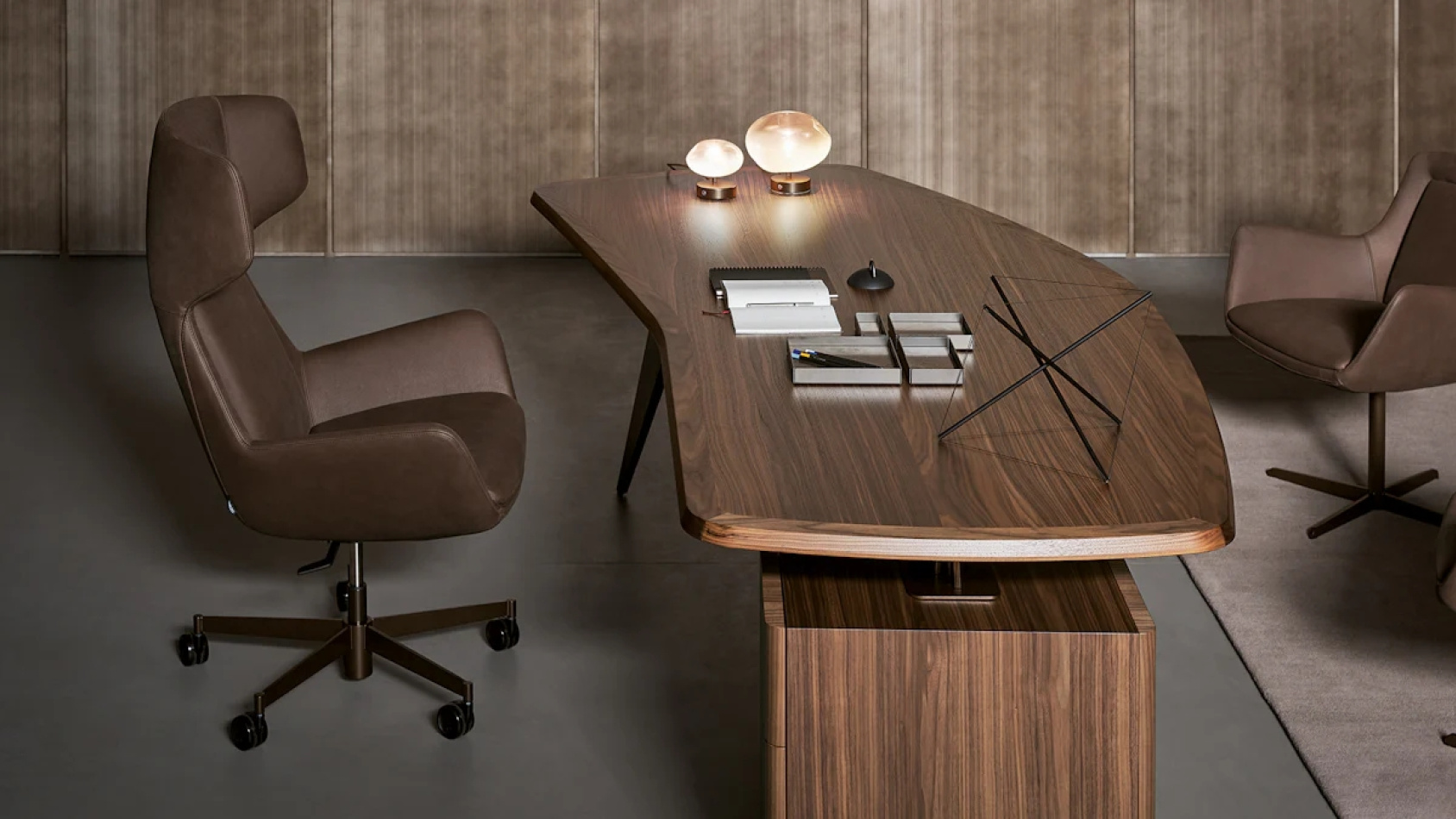 Bonaldo executive newton low main slider 01