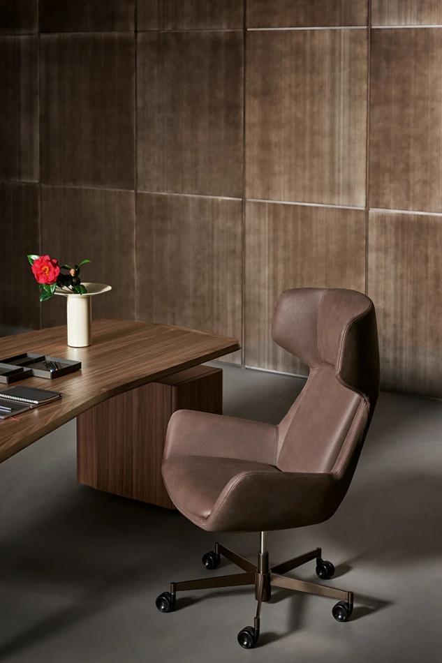 Bonaldo executive newton low main slider 01