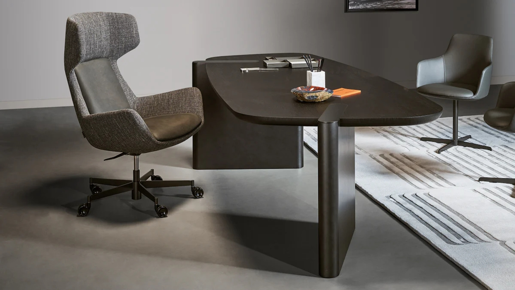Bonaldo executive newton low main slider 01
