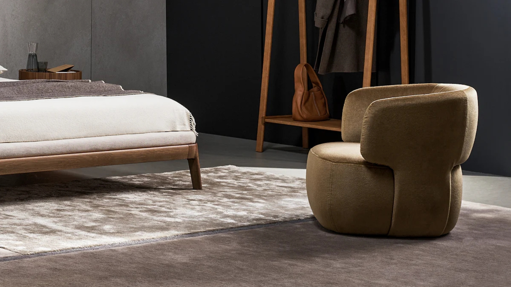 Bonaldo poltrone doge armchair main slider 01