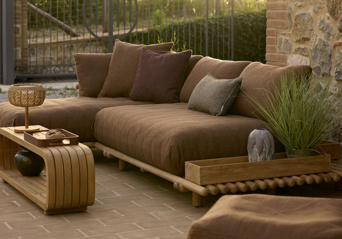 Cane line sticks platform sofa with chaise 0365