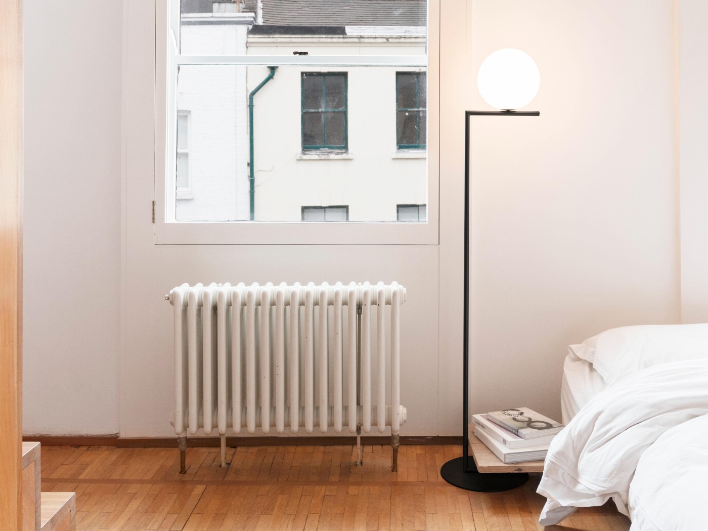 Ic f1 black floor anastassiades flos 01