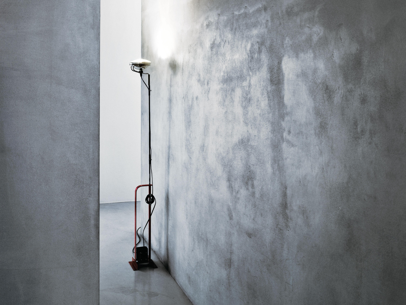 Toio led red floor castiglioni flos 01