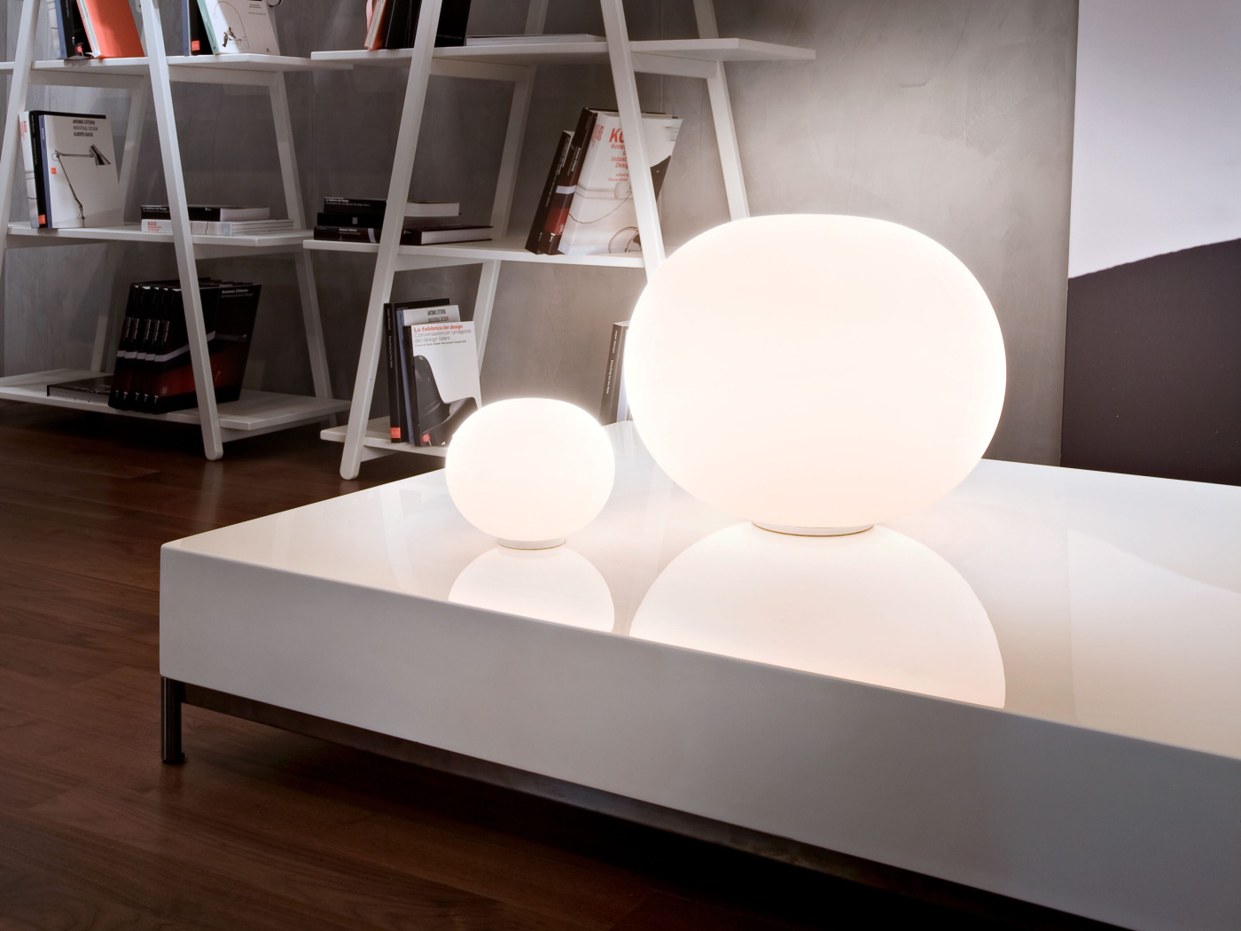 Glo ball basic zero white table morrison flos 01