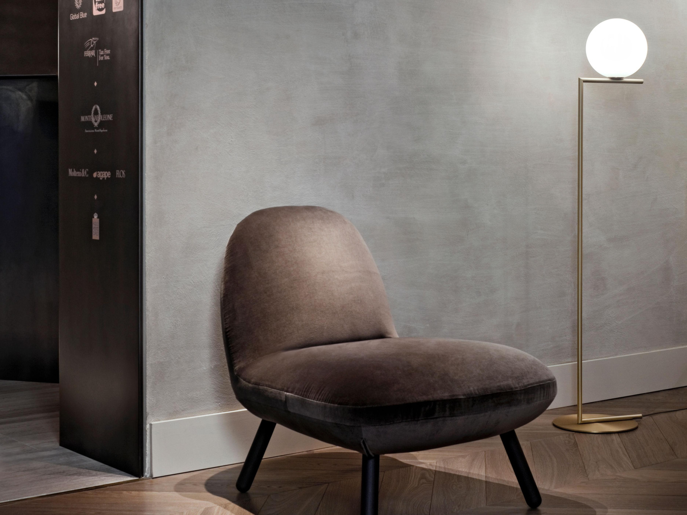 Ic f1 black floor anastassiades flos 01