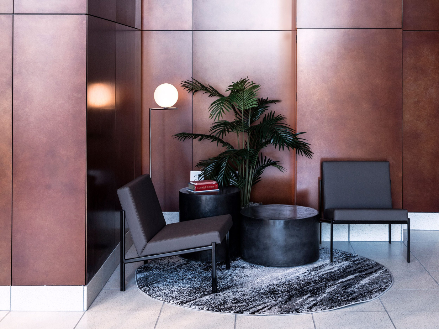 Ic f1 black floor anastassiades flos 01