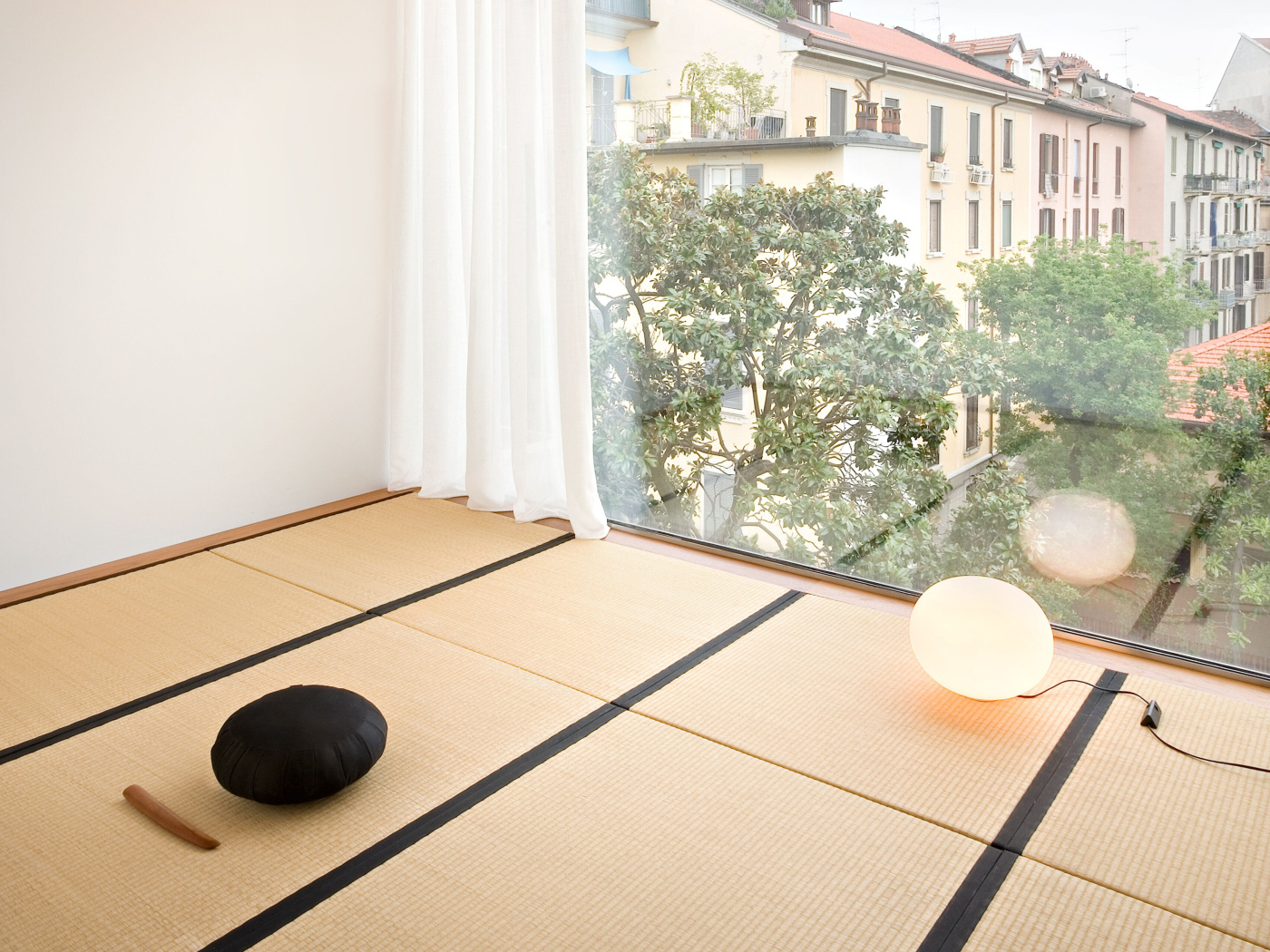 Glo ball basic 1 white table morrison flos 01