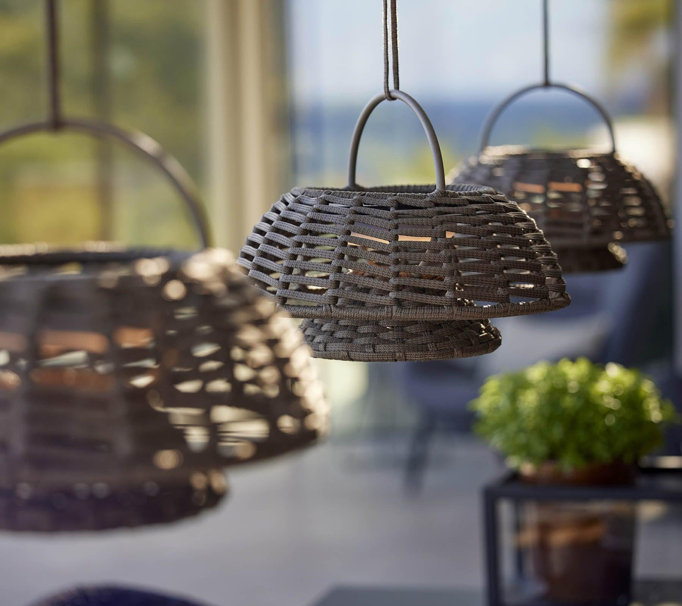 Rattan outdoor outlet lamp