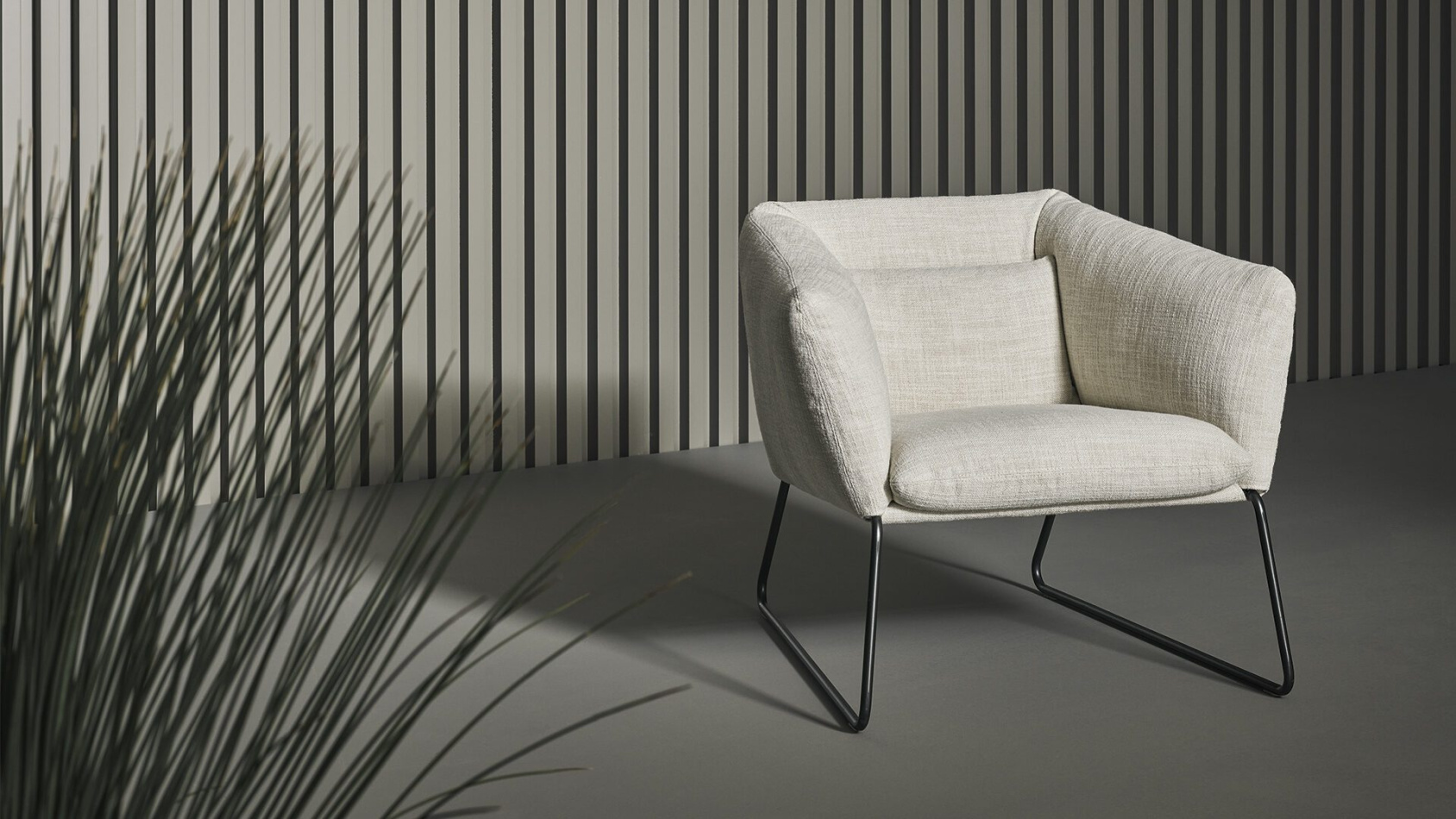 Bonaldo poltrone nikos armchair main slider 01 1920x1080