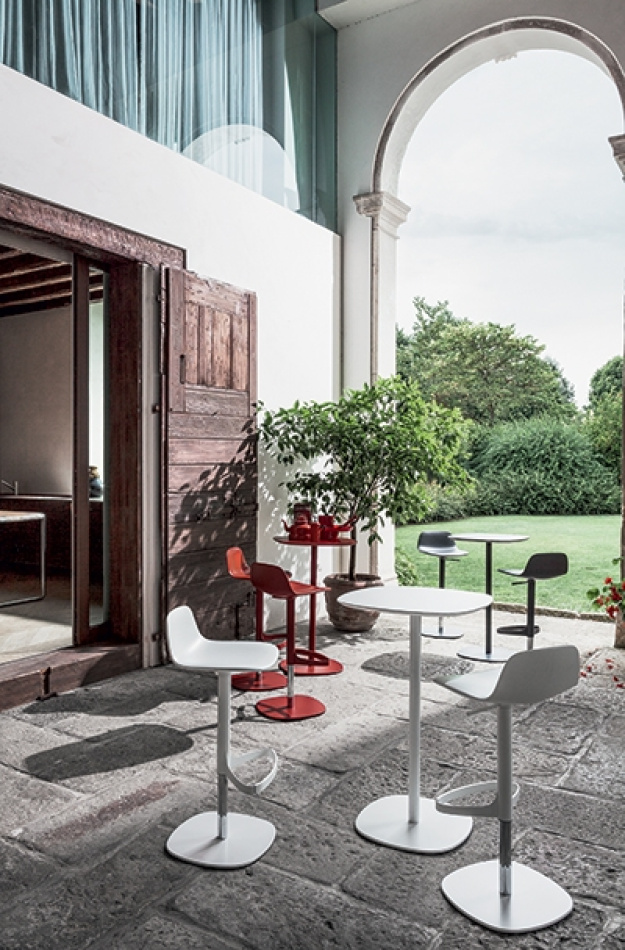 Bonaldo sedie bonnie main slider 01 1920x1080