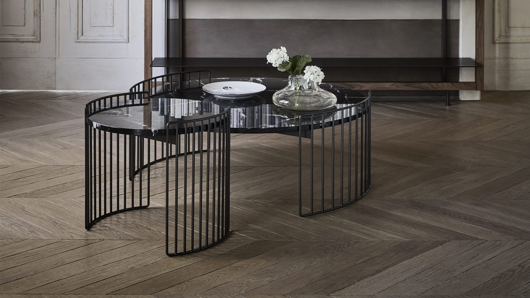 Bonaldo tavolini harpe main slider 01 1920x1080