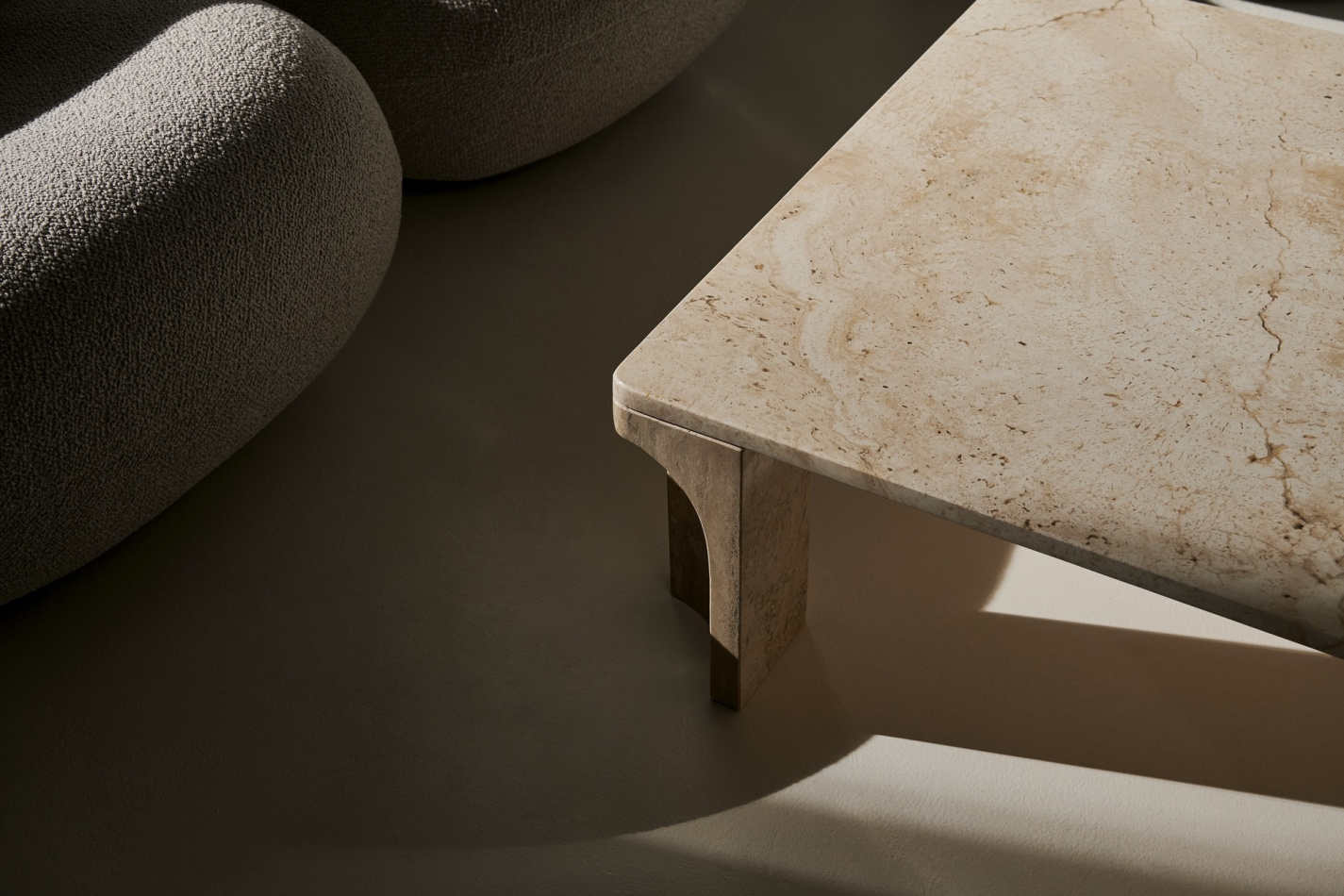 Trans Showroom 8666 2000x1400px