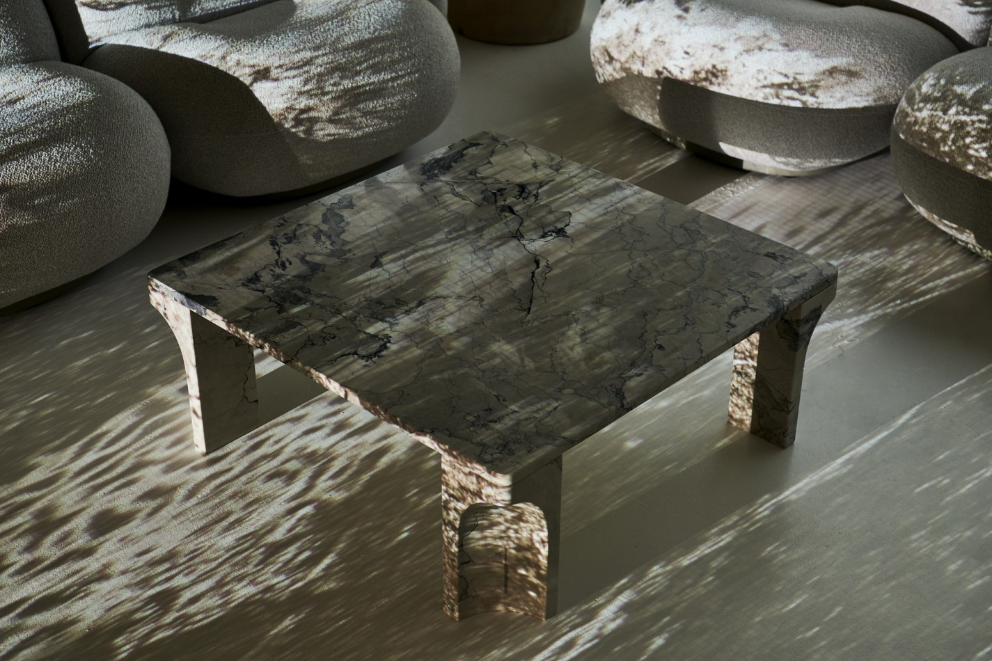 Trans Showroom 8666 2000x1400px