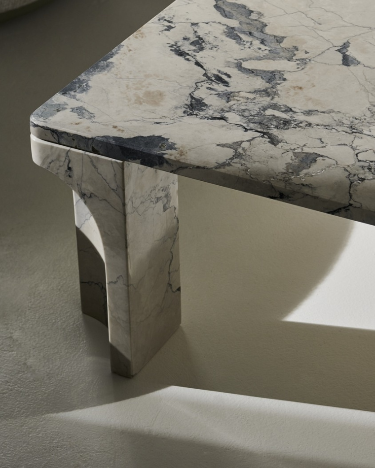 Trans Showroom 8666 2000x1400px