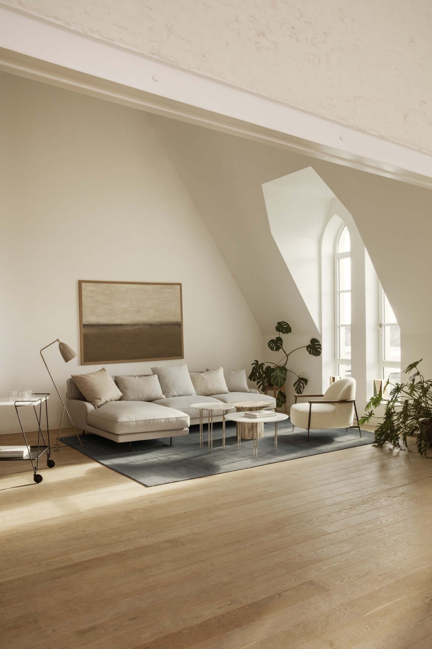 TS Console BL1 Table Lamp Modern Line Sofa Moon Lounge Table Masculo Lounge Chair Swivel Base Grashoppa Floor Lamp