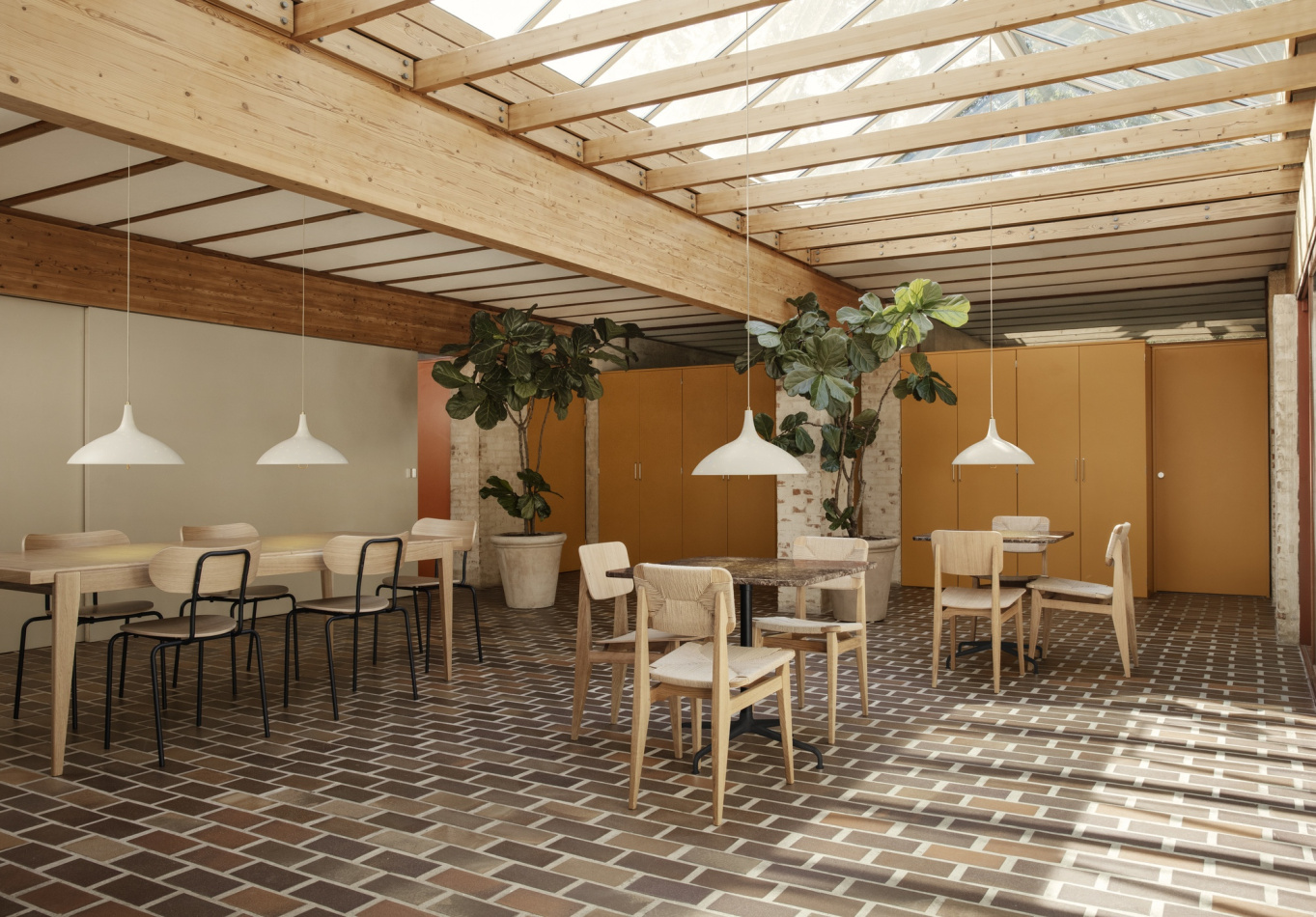 Gravity Table Lamp Mategot Trolley C Chair Dining Chair S Table extendable BL9 Pendant On 02