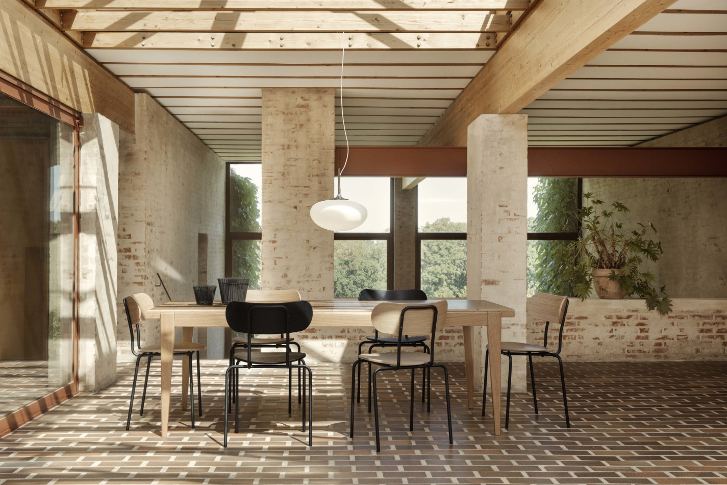 Gravity Table Lamp Mategot Trolley C Chair Dining Chair S Table extendable BL9 Pendant On 02