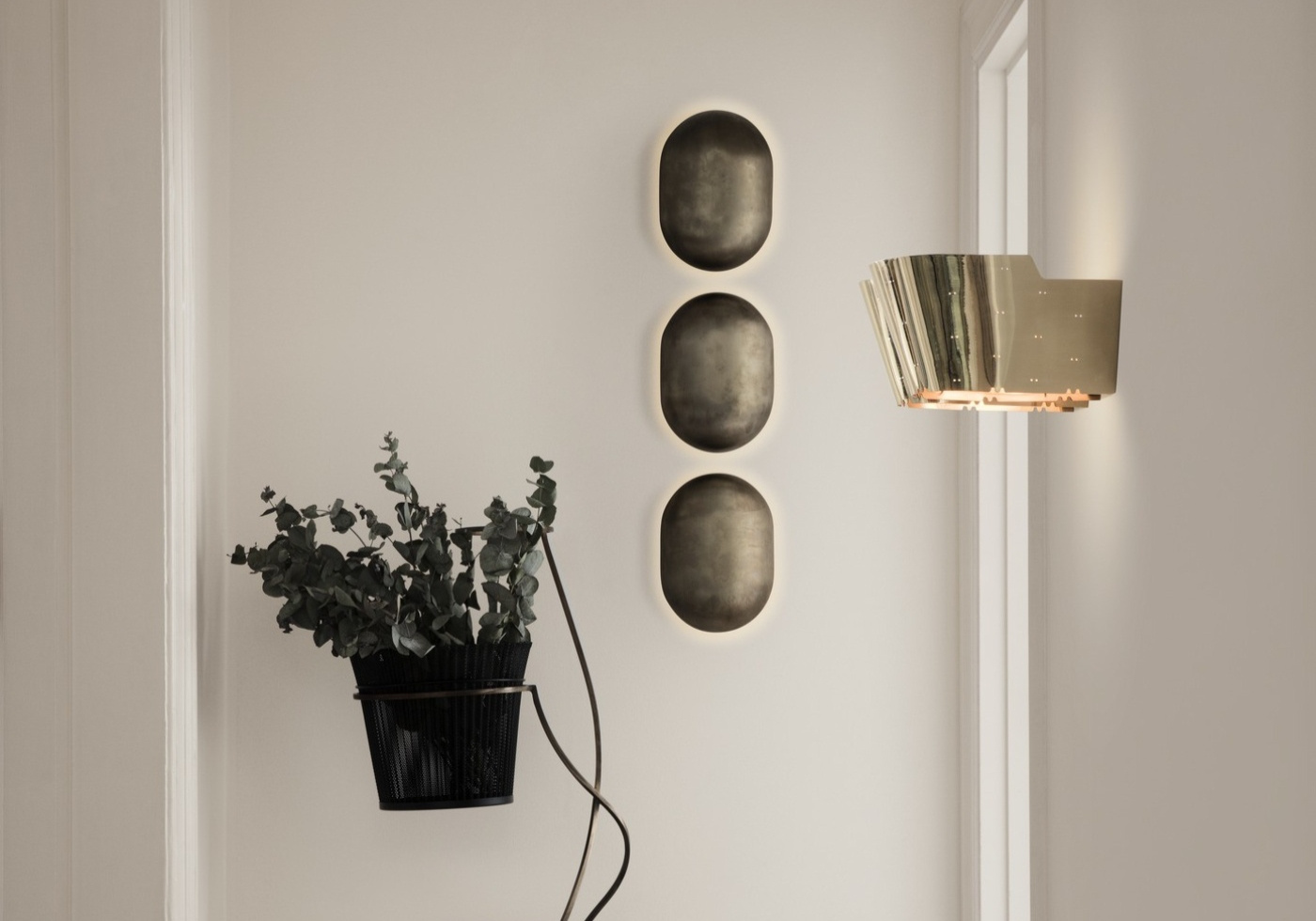 9464 Wall Lamp TS Console Round Mategot Flower Pot 2023 06 28 023437 wdzy dede852099b8557e6eb73825b33ed1f3