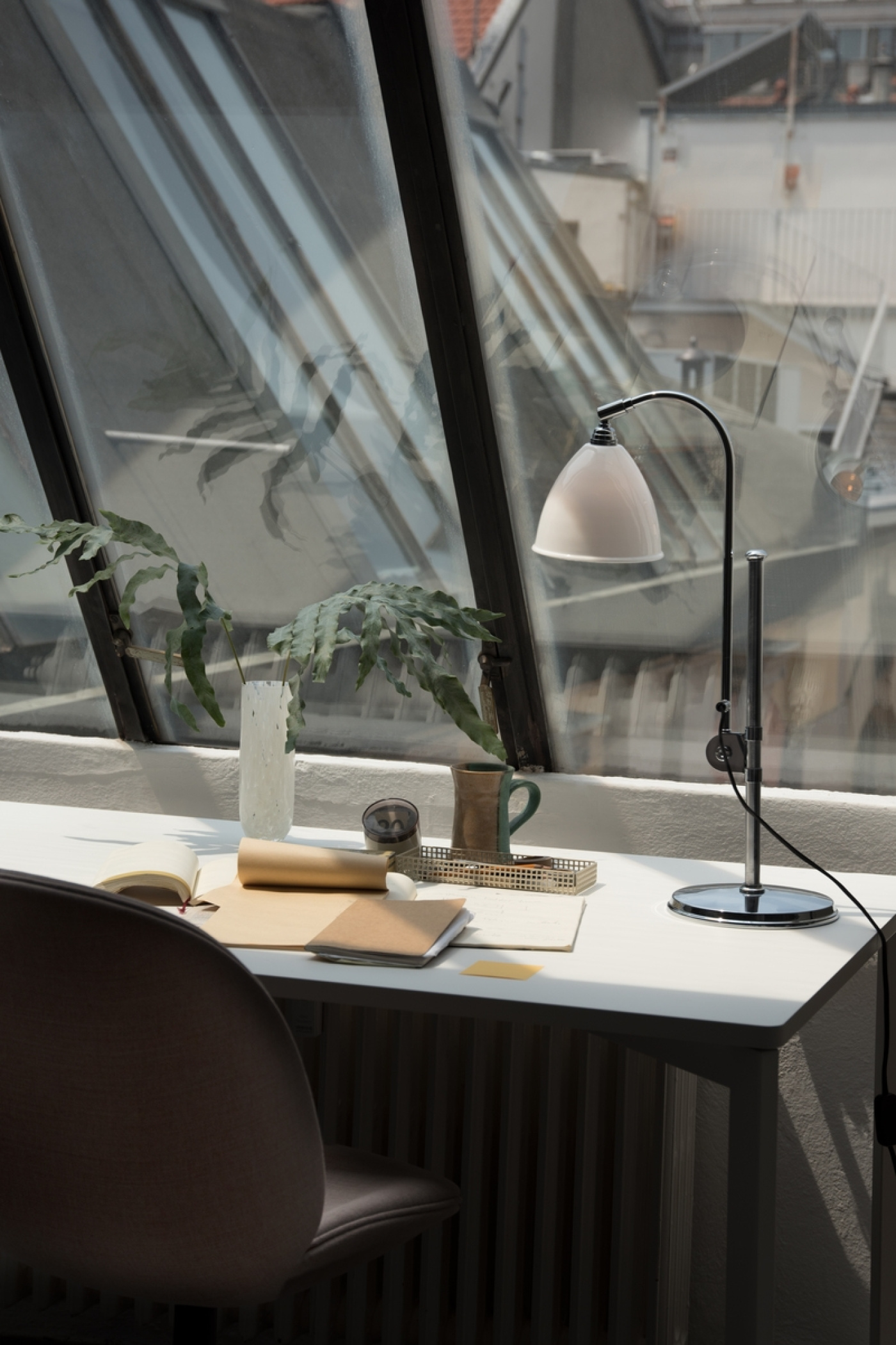 TS Console BL1 Table Lamp Modern Line Sofa Moon Lounge Table Masculo Lounge Chair Swivel Base Grashoppa Floor Lamp