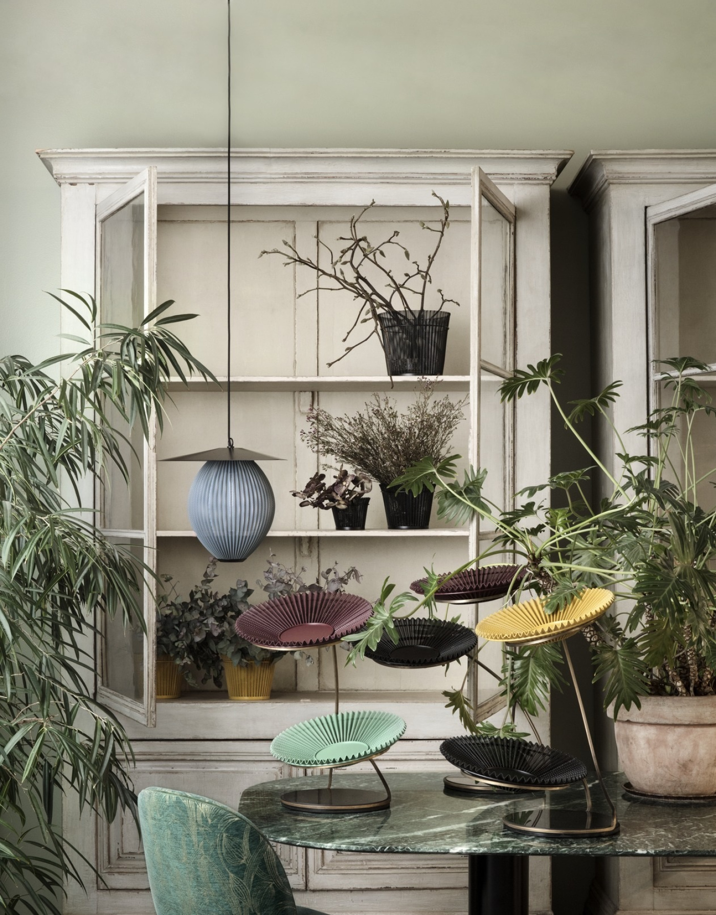 Adnet Wall Mirror Circular GUBI Dining Table Elliptical Satellite Pendant Masculo Dining Chair Sledge Base Dedal Shelf On 1