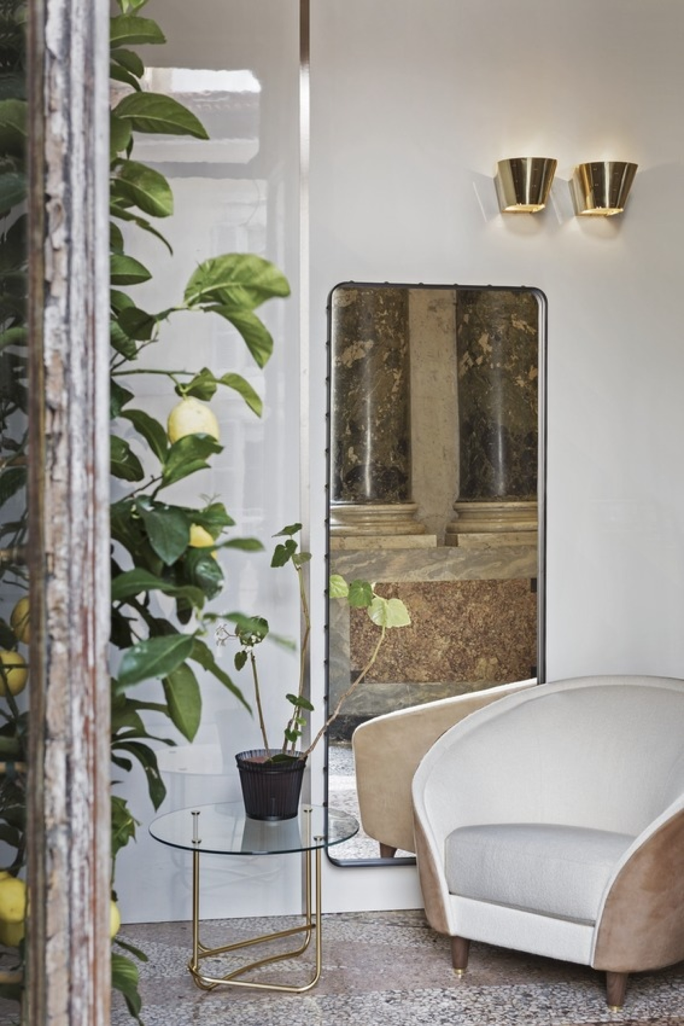 9464 Wall Lamp TS Console Round Mategot Flower Pot 2023 06 28 023437 wdzy dede852099b8557e6eb73825b33ed1f3