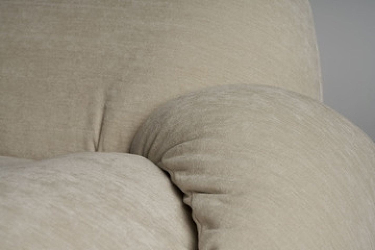 Scatto2 Divano Bianco Gubi Dolomia 0 11 post