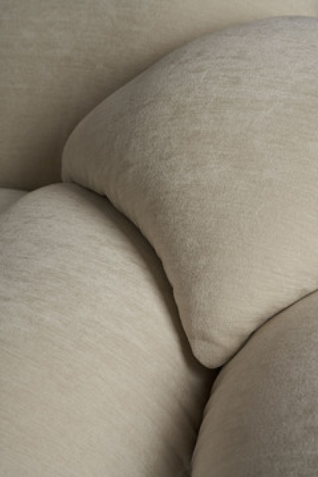 Scatto2 Divano Bianco Gubi Dolomia 0 11 post