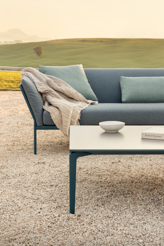 Fast Allsize bar tables Niwa stools 1