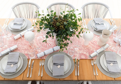 Setting the table: two ways to style your outdoor festive celebration